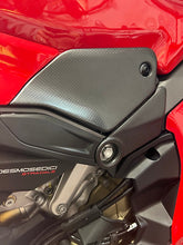 CARBONVANI DV4S25-26C Ducati Panigale V4 / Streetfighter V4 (2025+) Carbon Tank Side Panels – Accessories in Desmoheart – an Motorcycle Aftermarket Parts & Accessories Online Shop