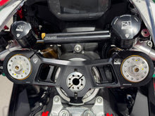 SE700TB - CNC RACING 12 ml Brake/Clutch Fluid Oil Tank (Troy Bayliss edition) – Accessories in Desmoheart – an Motorcycle Aftermarket Parts & Accessories Online Shop