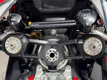 SE701TB - CNC RACING 25 ml Brake/Clutch Fluid Oil Tank (Troy Bayliss edition) – Accessories in Desmoheart – an Motorcycle Aftermarket Parts & Accessories Online Shop